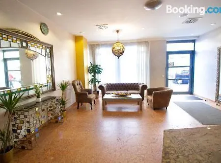 Arabest & Boardinghouse 3*